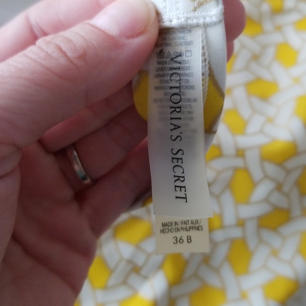 Yellow And White Patterned Bikini Set - image 3